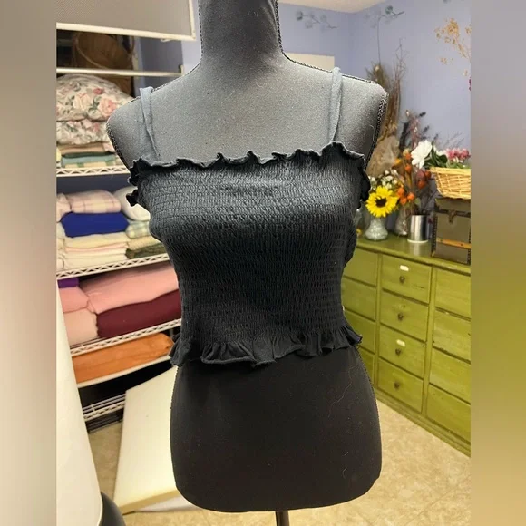 Black crop top - Picture 1 of 3